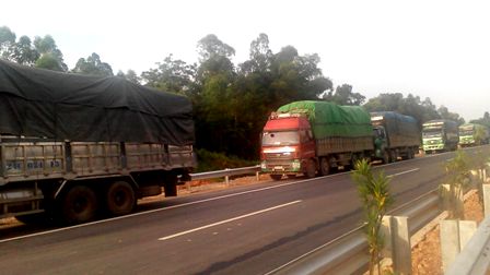Phát hiện gần 300 xe quá tải trên cao tốc Nội Bài – Lào Cai
